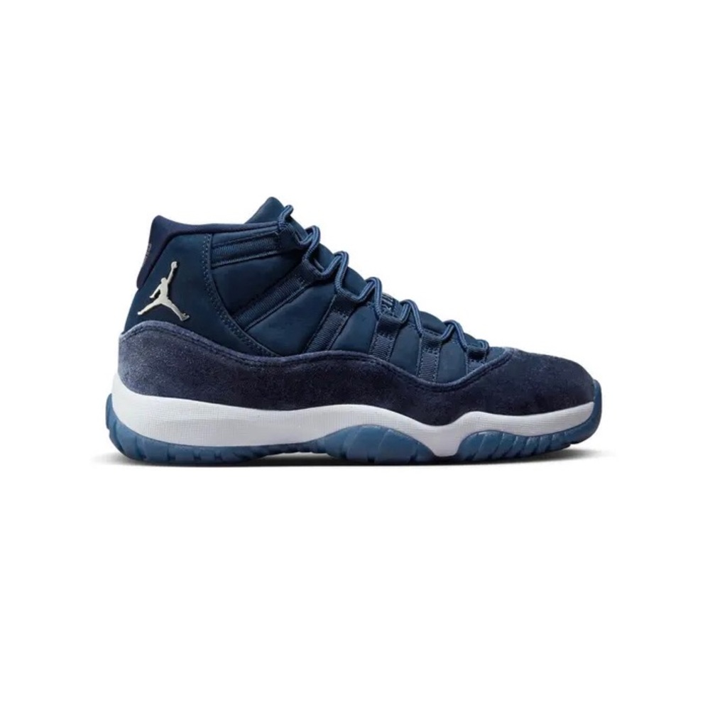 Blue Velvet Jordan 11’s Never Worn